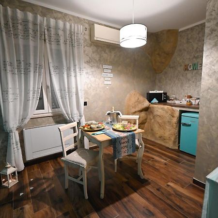 B&B La Casa nella Roccia Villanova del Battista Esterno foto