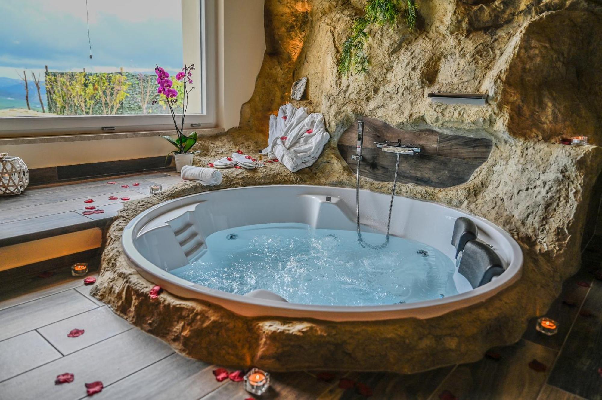 B&B La Casa nella Roccia Villanova del Battista Esterno foto