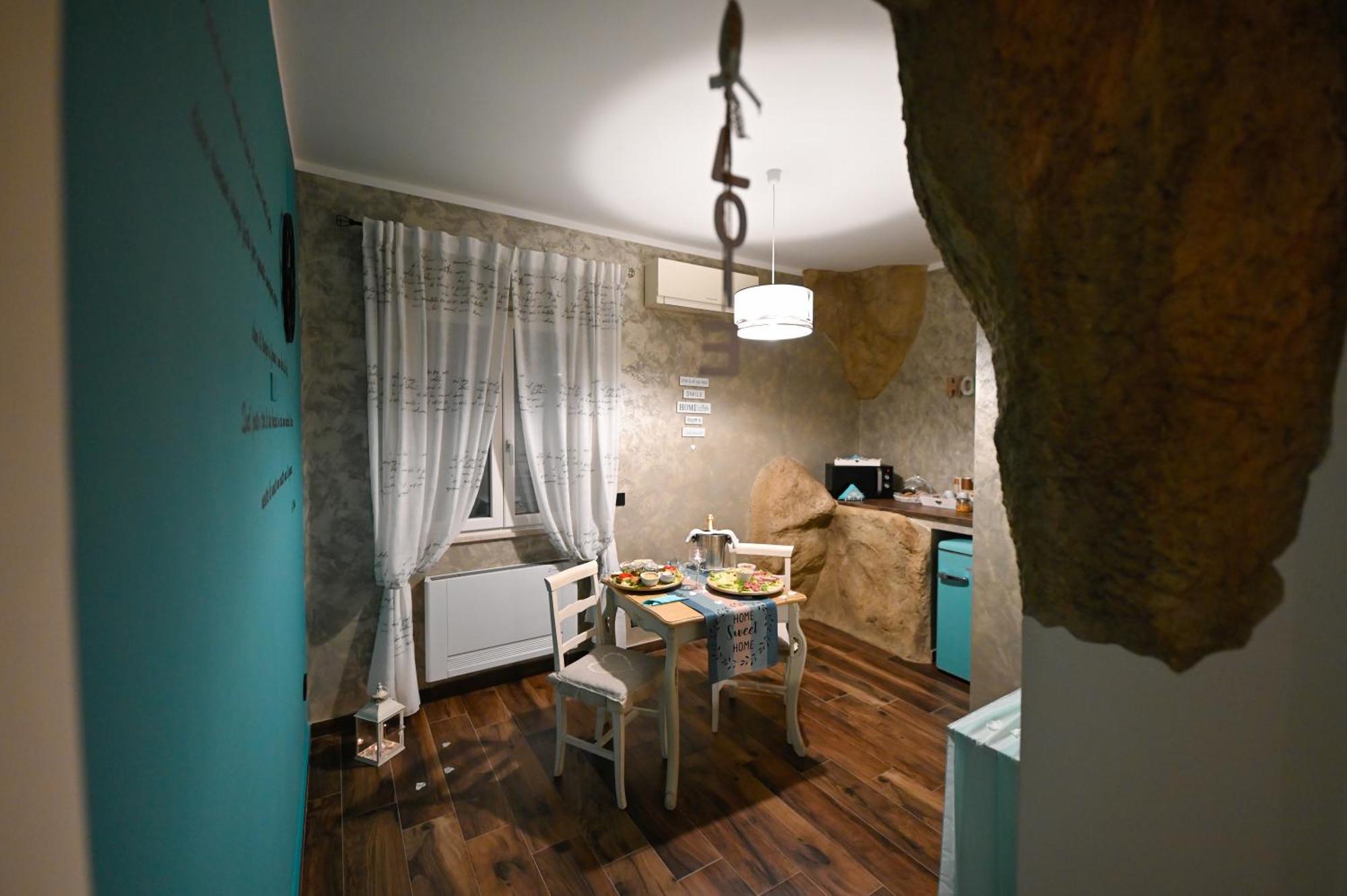 B&B La Casa nella Roccia Villanova del Battista Esterno foto