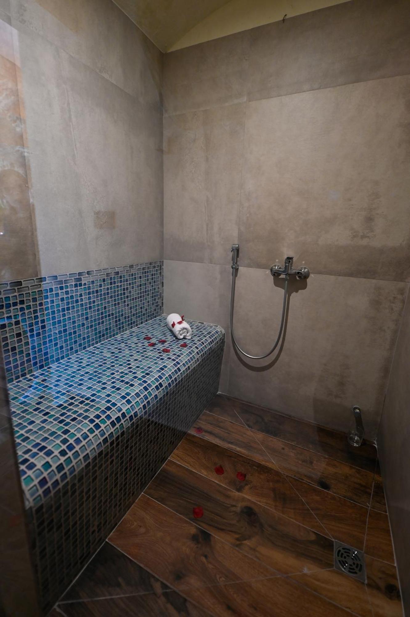 B&B La Casa nella Roccia Villanova del Battista Esterno foto