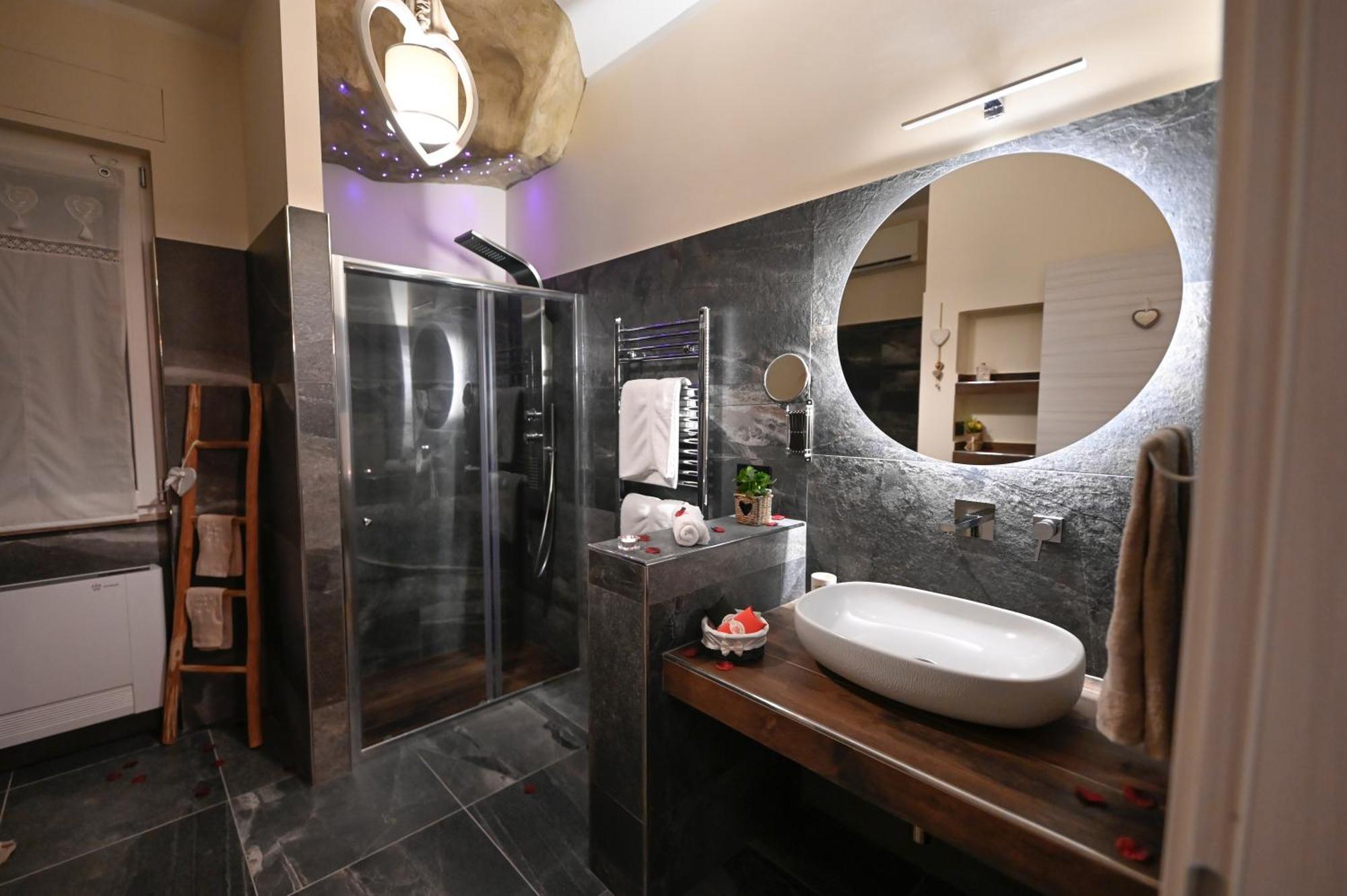 B&B La Casa nella Roccia Villanova del Battista Esterno foto