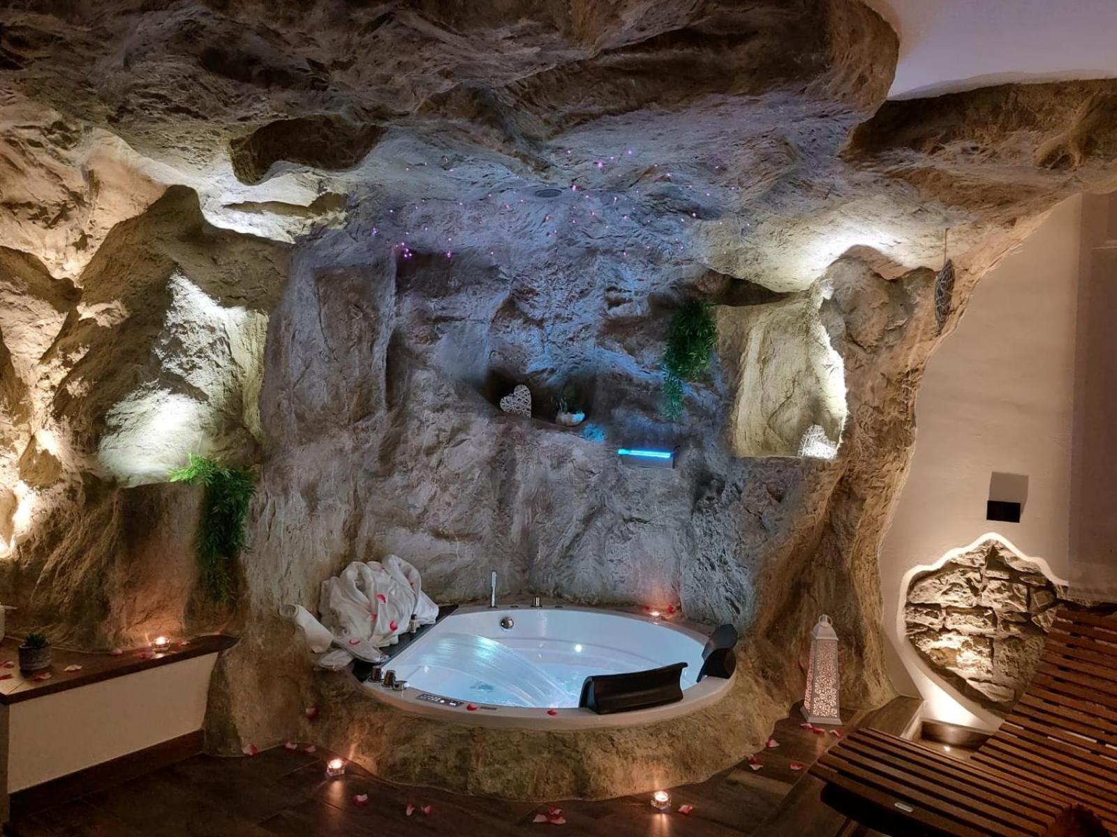 B&B La Casa nella Roccia Villanova del Battista Esterno foto