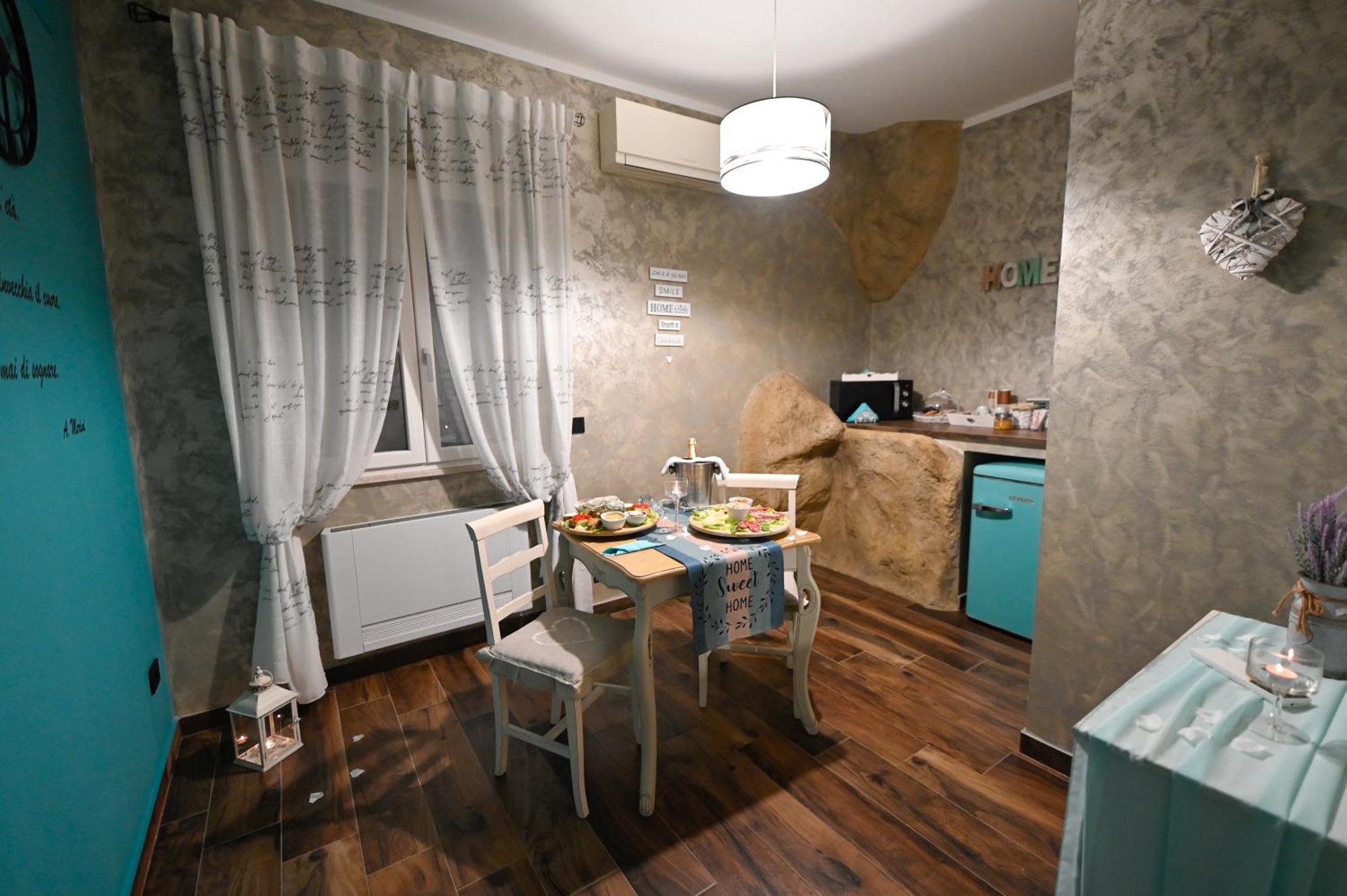 B&B La Casa nella Roccia Villanova del Battista Esterno foto
